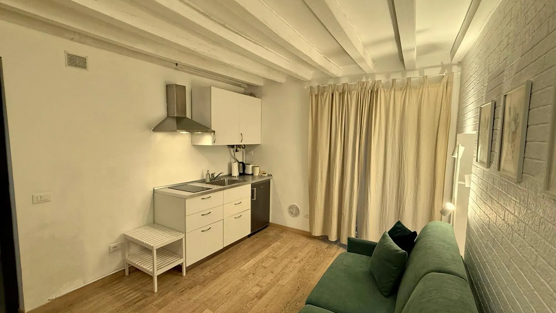 La Milanese - Piazza 5 Giornate Apartment 0*, Milan Italy